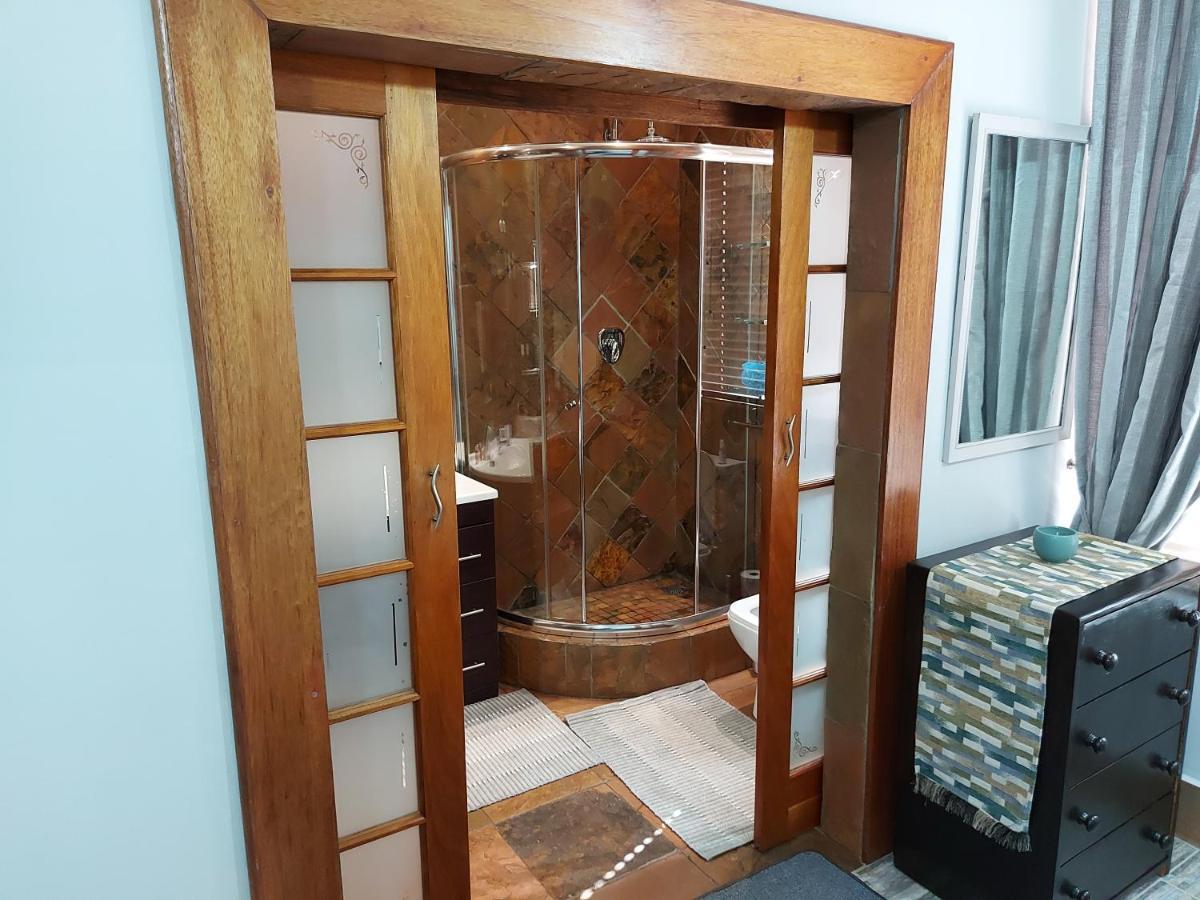 Le Chateau Guest House And Conference Centre Kempton Park Luaran gambar