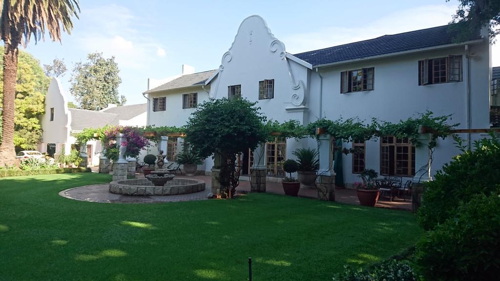 Le Chateau Guest House And Conference Centre Kempton Park Luaran gambar
