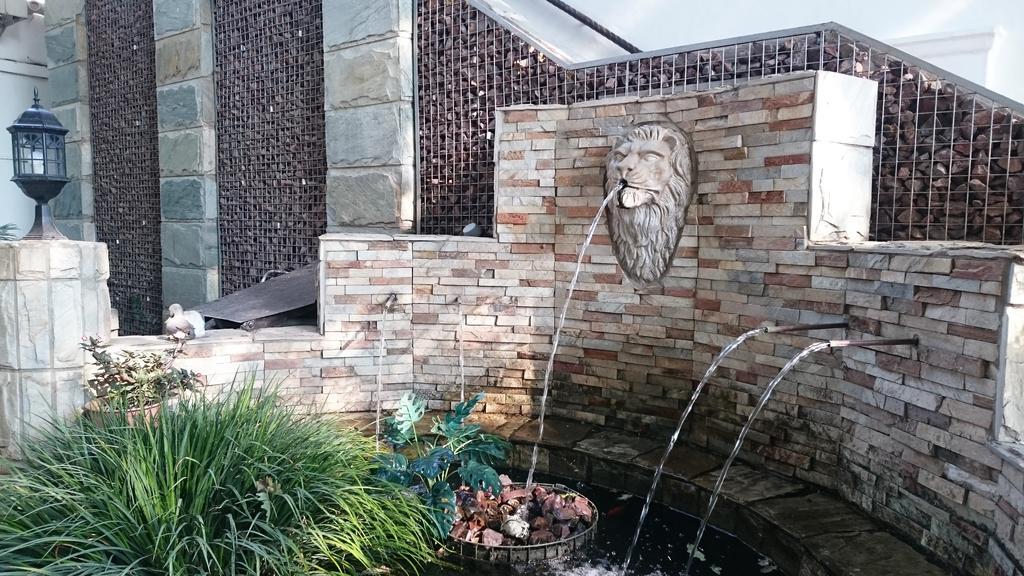 Le Chateau Guest House And Conference Centre Kempton Park Luaran gambar