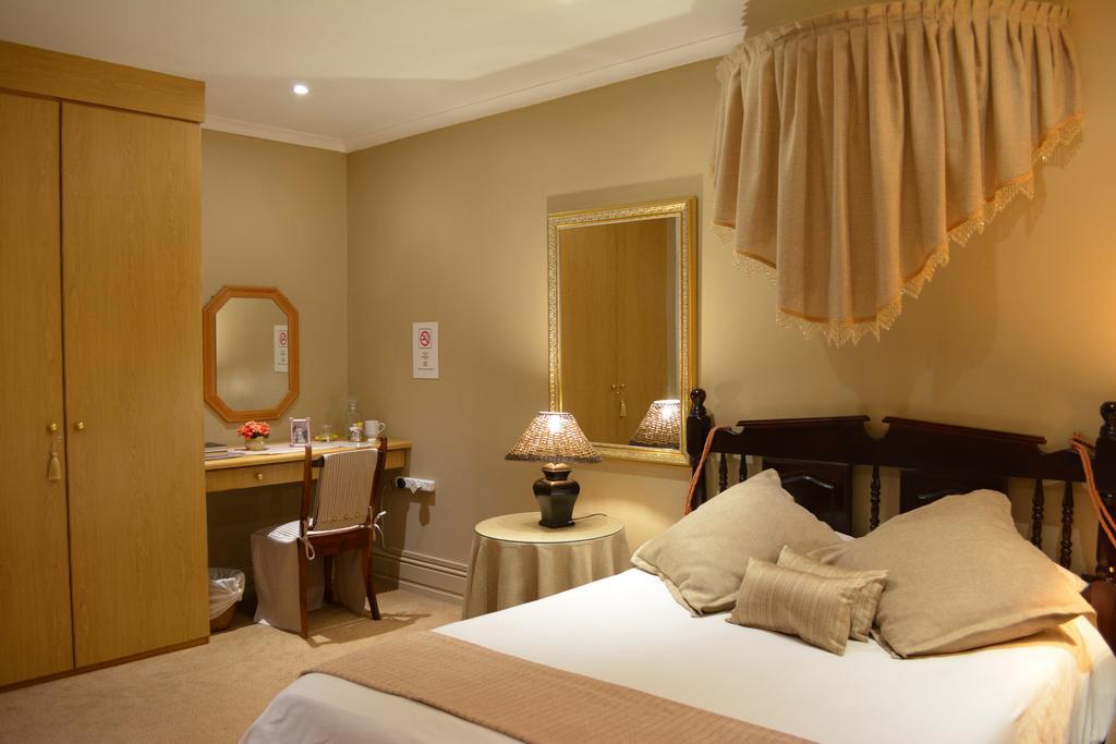 Le Chateau Guest House And Conference Centre Kempton Park Luaran gambar