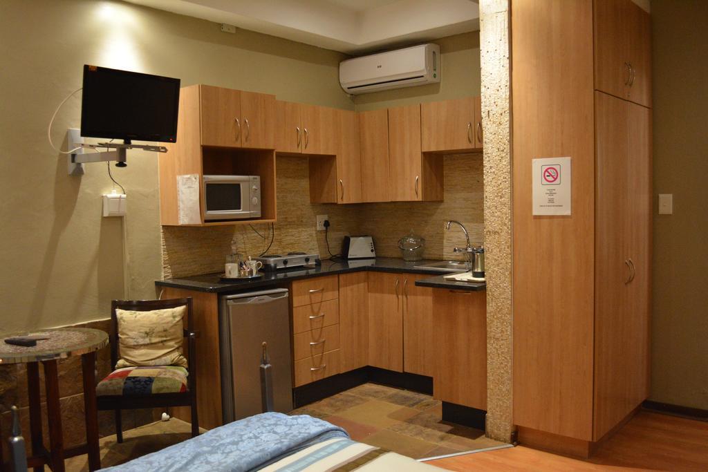 Le Chateau Guest House And Conference Centre Kempton Park Luaran gambar