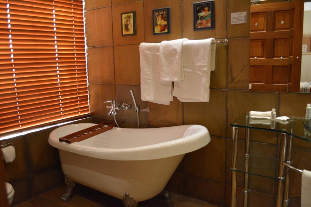 Le Chateau Guest House And Conference Centre Kempton Park Luaran gambar